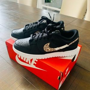 Big kids Nike dunk low SE